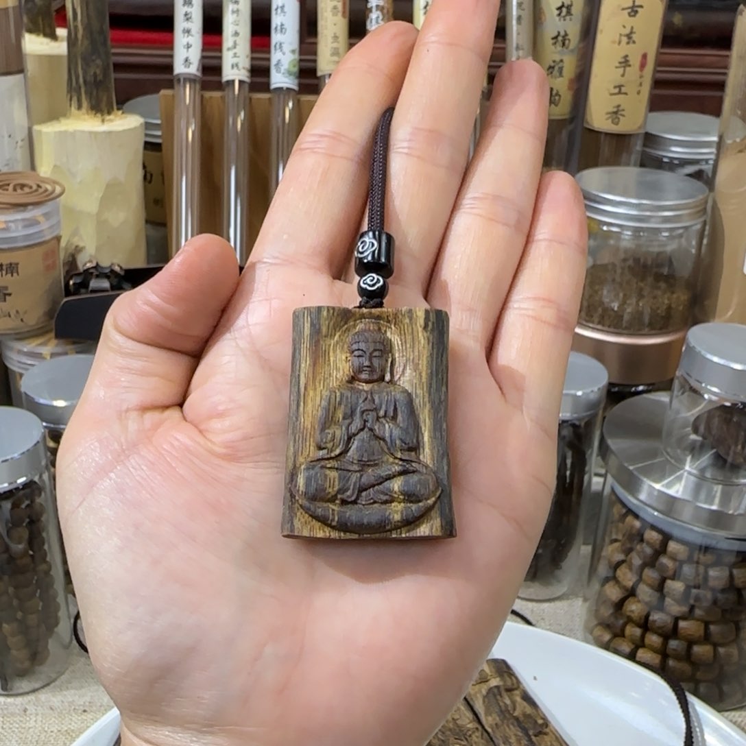 沉香吊坠素牌大日如来10.6克