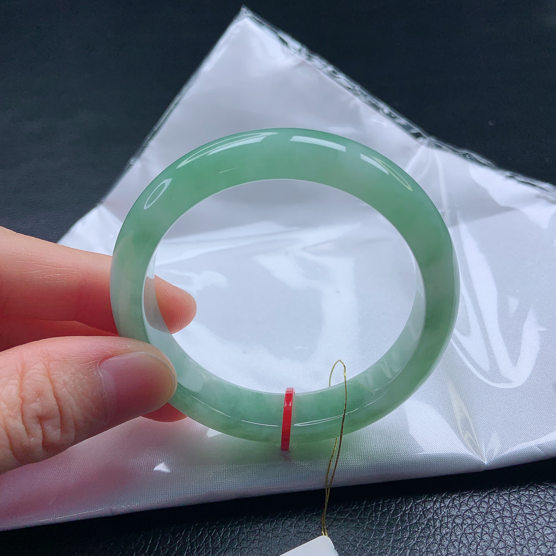 54圈糯冰种胶润芙蓉绿翡翠宽边手镯缅甸天然a货时尚绿色质感