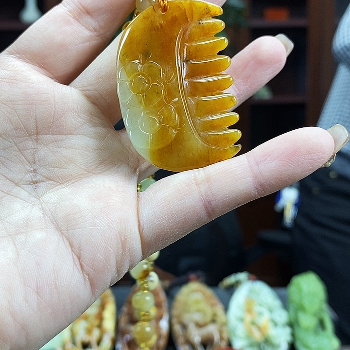 蛇纹石玉吊坠未镶嵌