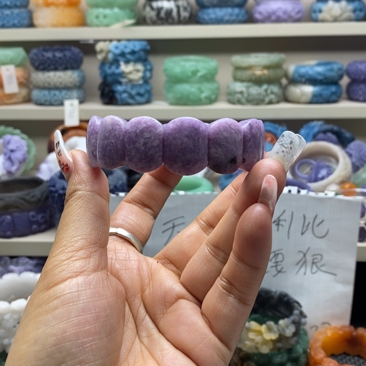 未镶嵌手镯石英岩玉