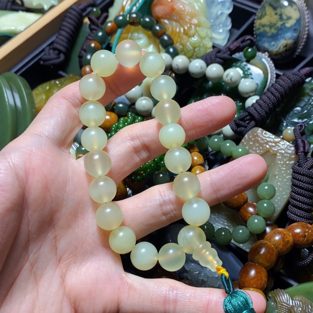 蛇纹石玉未镶嵌颈饰
