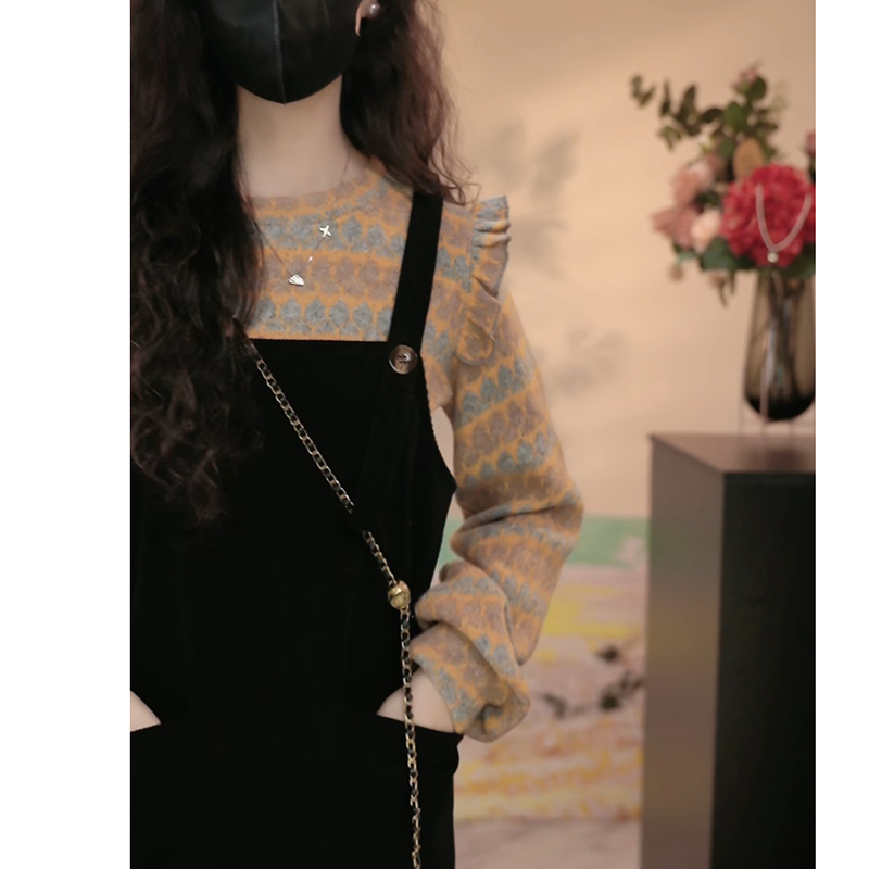 秋冬橘黄软糯毛织气质上衣搭配灯芯绒背带裙套装