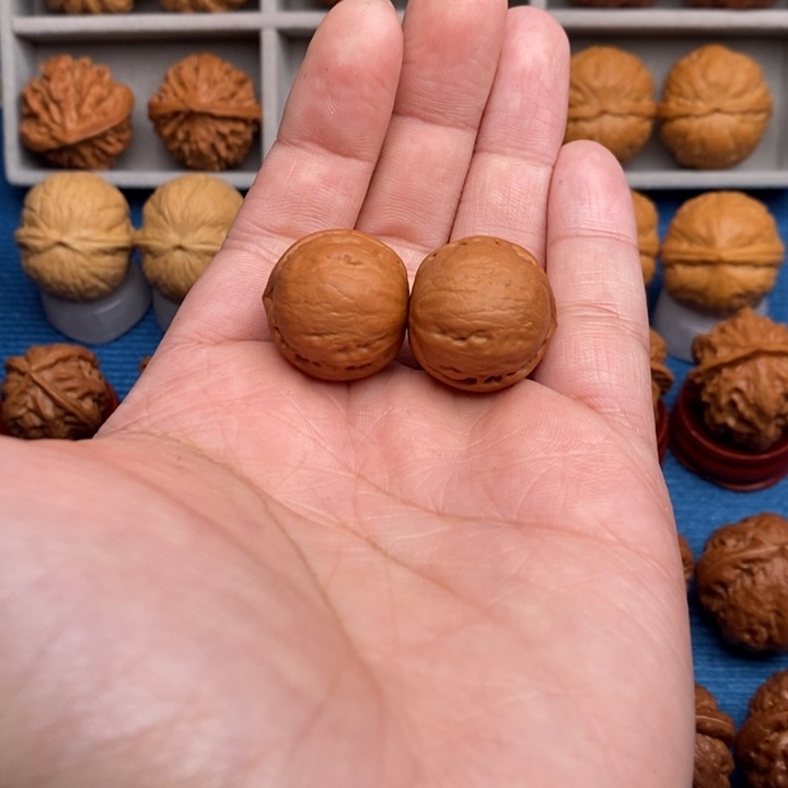 九***阳文玩核桃把件赤霞珠