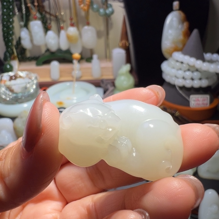 鱼***丸和田玉未镶嵌颈饰