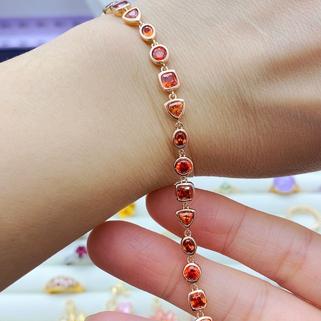 未镶嵌手链石榴石（芬达石）