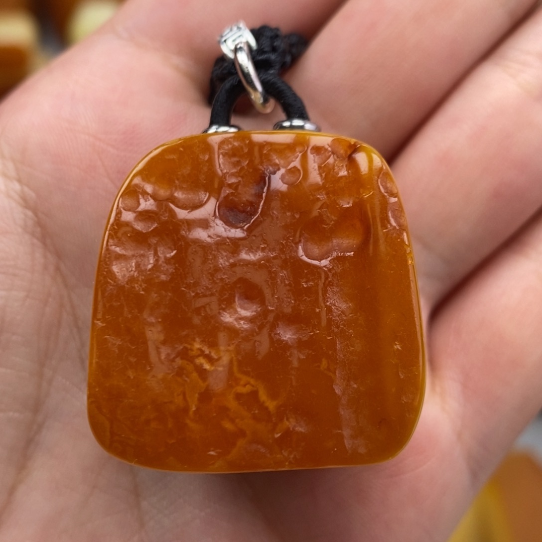 琥珀吊坠(赠链)未镶嵌