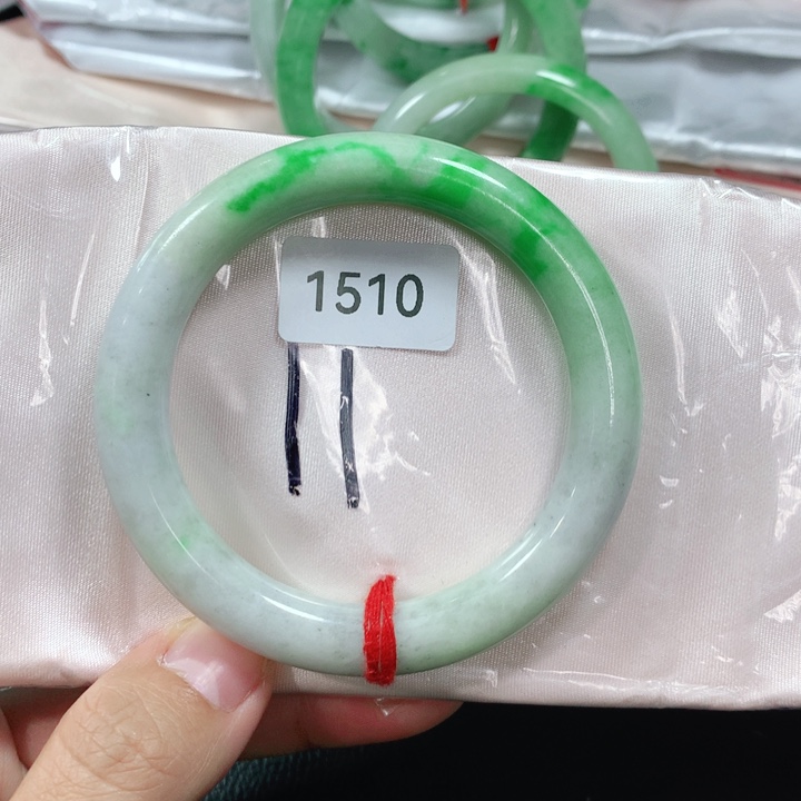 翡翠手镯未镶嵌天然翡翠手镯02