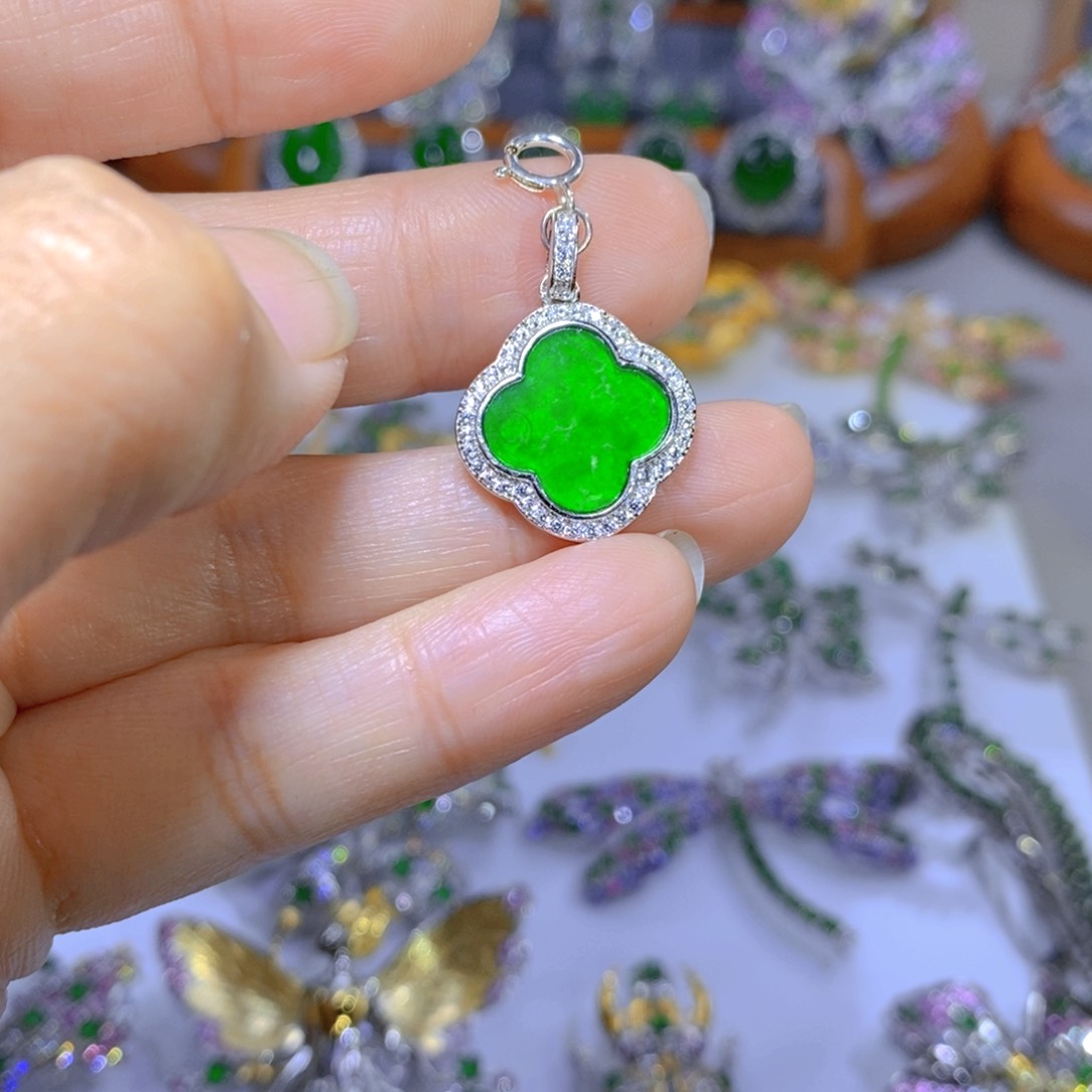 翡翠颈饰银S925镶嵌天然翡翠