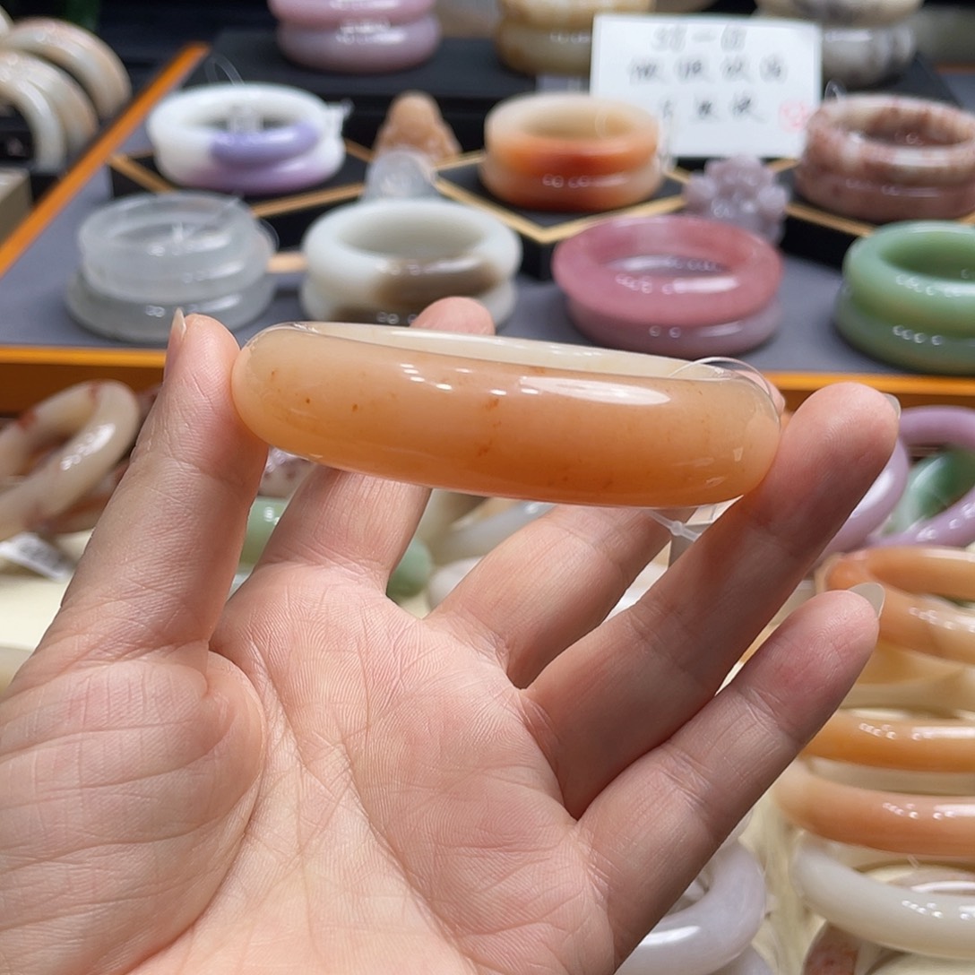 未镶嵌手镯石英岩玉缘*