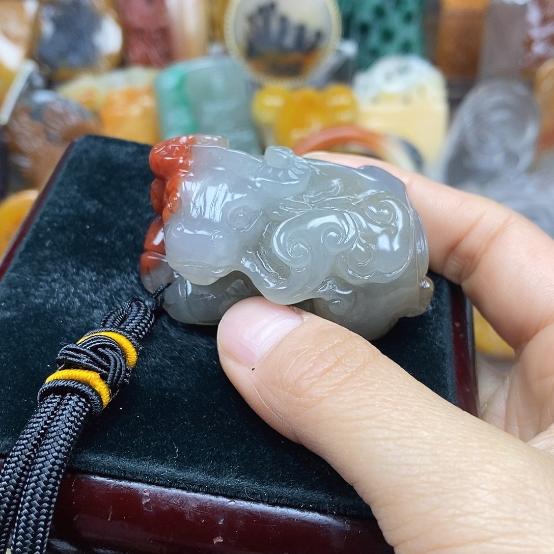 石英质玉（黄龙玉）未镶嵌颈饰