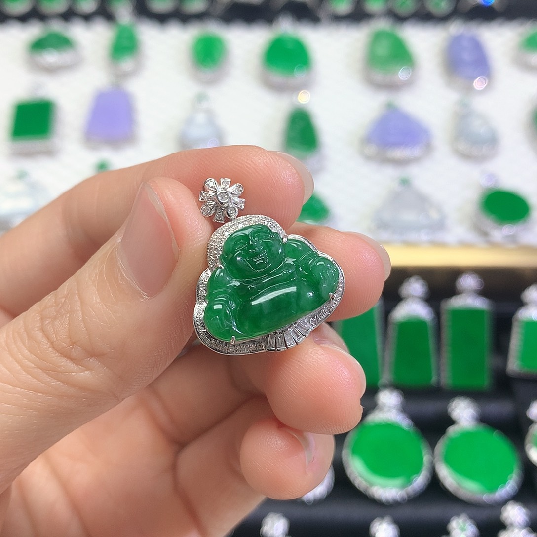 颈饰18K金镶嵌翡翠吊坠