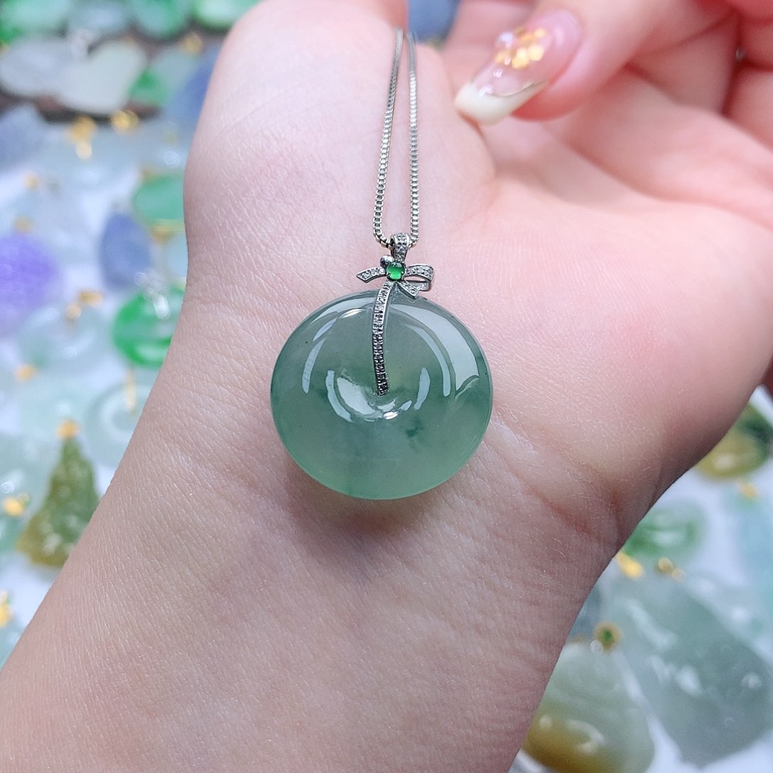 翡翠颈饰未镶嵌翡翠