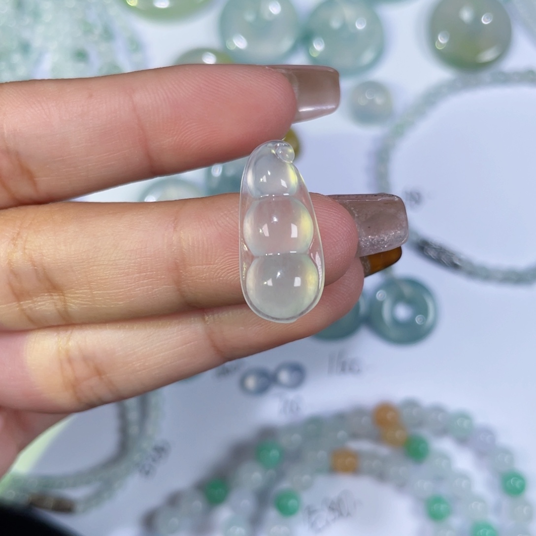 翡翠未镶嵌颈饰裸石