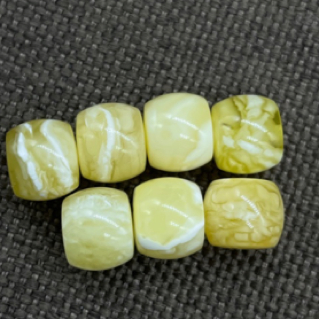 原矿蜜蜡瓷白虎皮花精工直切10×8mm随机发一个