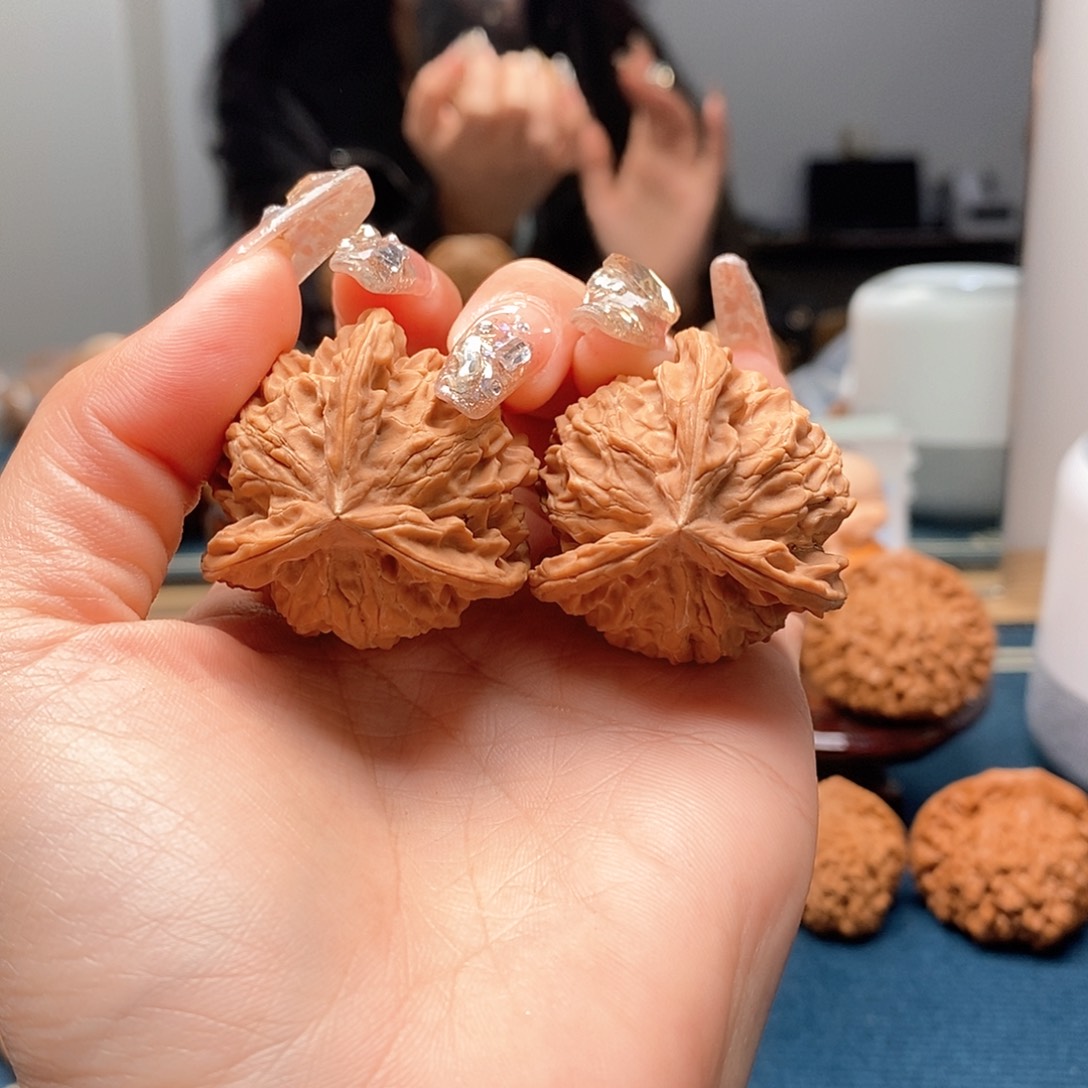 文玩核桃把件盘前三棱37