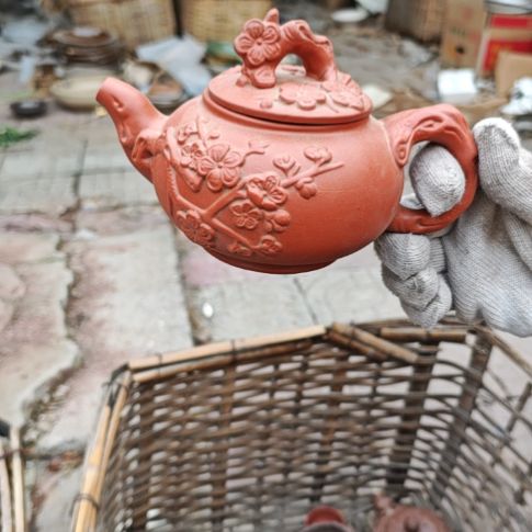 库存微瑕紫砂壶一个