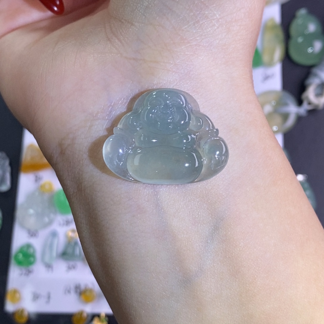 翡翠颈饰未镶嵌佛公