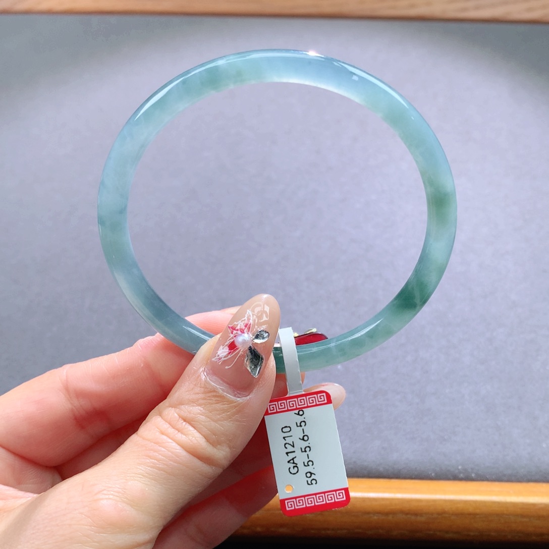 翡翠手镯未镶嵌天然翡翠手镯