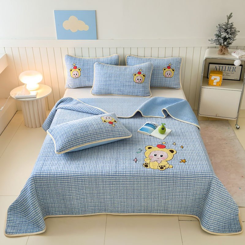 牛奶绒床盖冬季保暖加厚夹棉床盖毛巾绣卡通款防滑床盖床上用