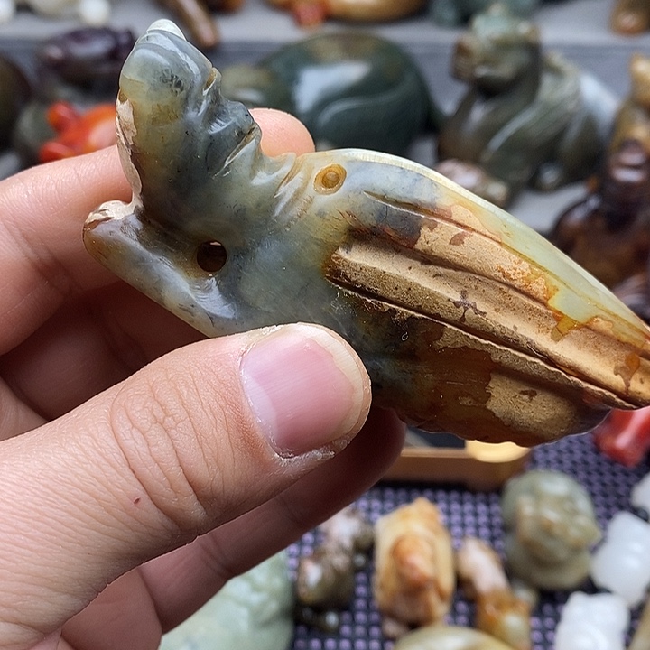 未镶嵌蛇纹石玉颈饰