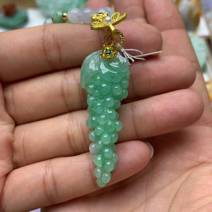 翡翠颈饰未镶嵌翡翠