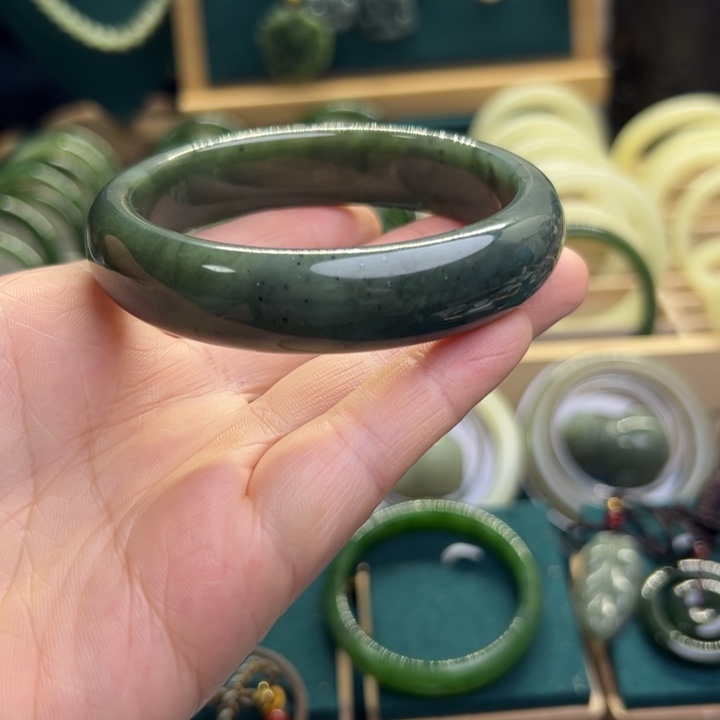 和田玉手镯未镶嵌62.6圈围0199