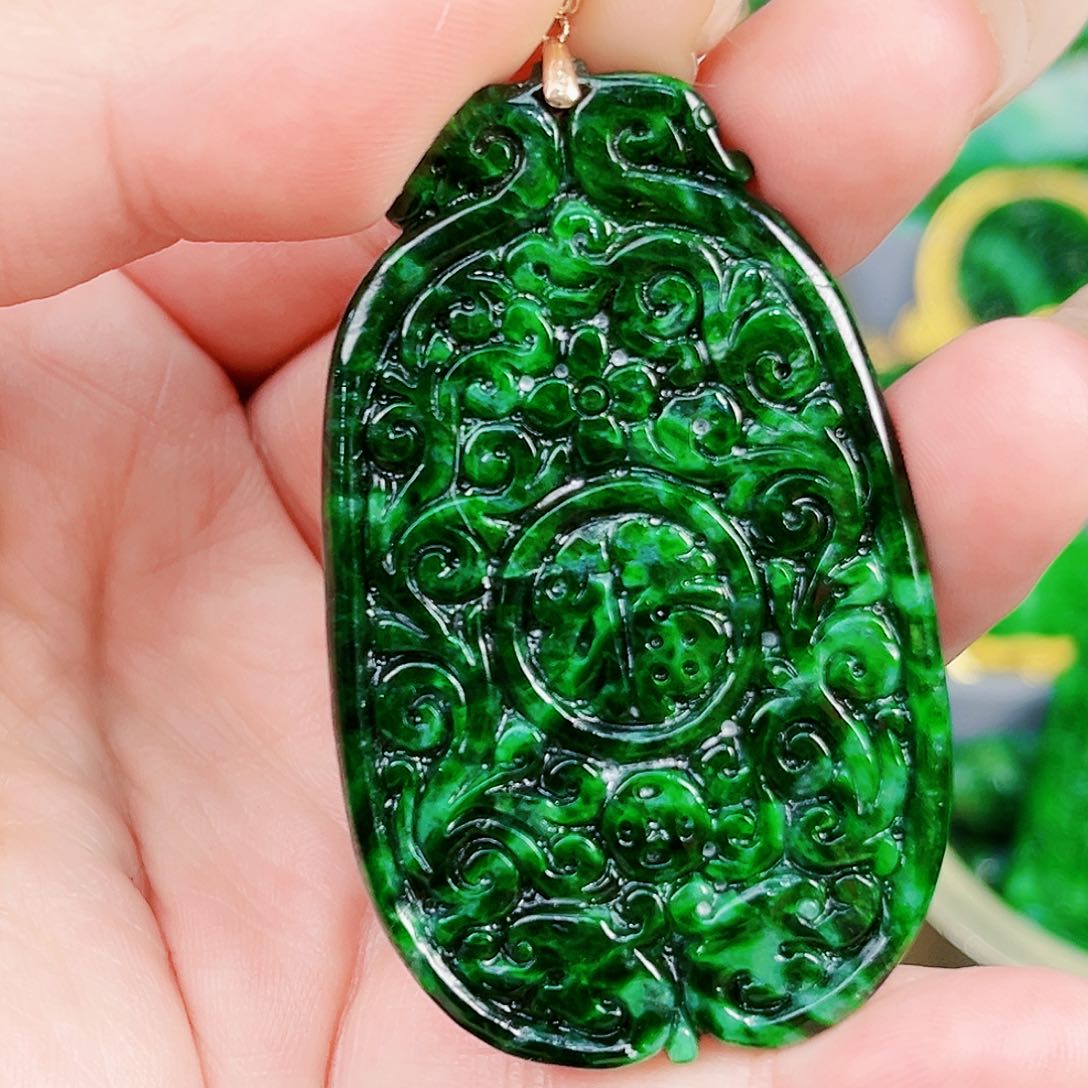 翡翠颈饰18K金镶嵌吊坠