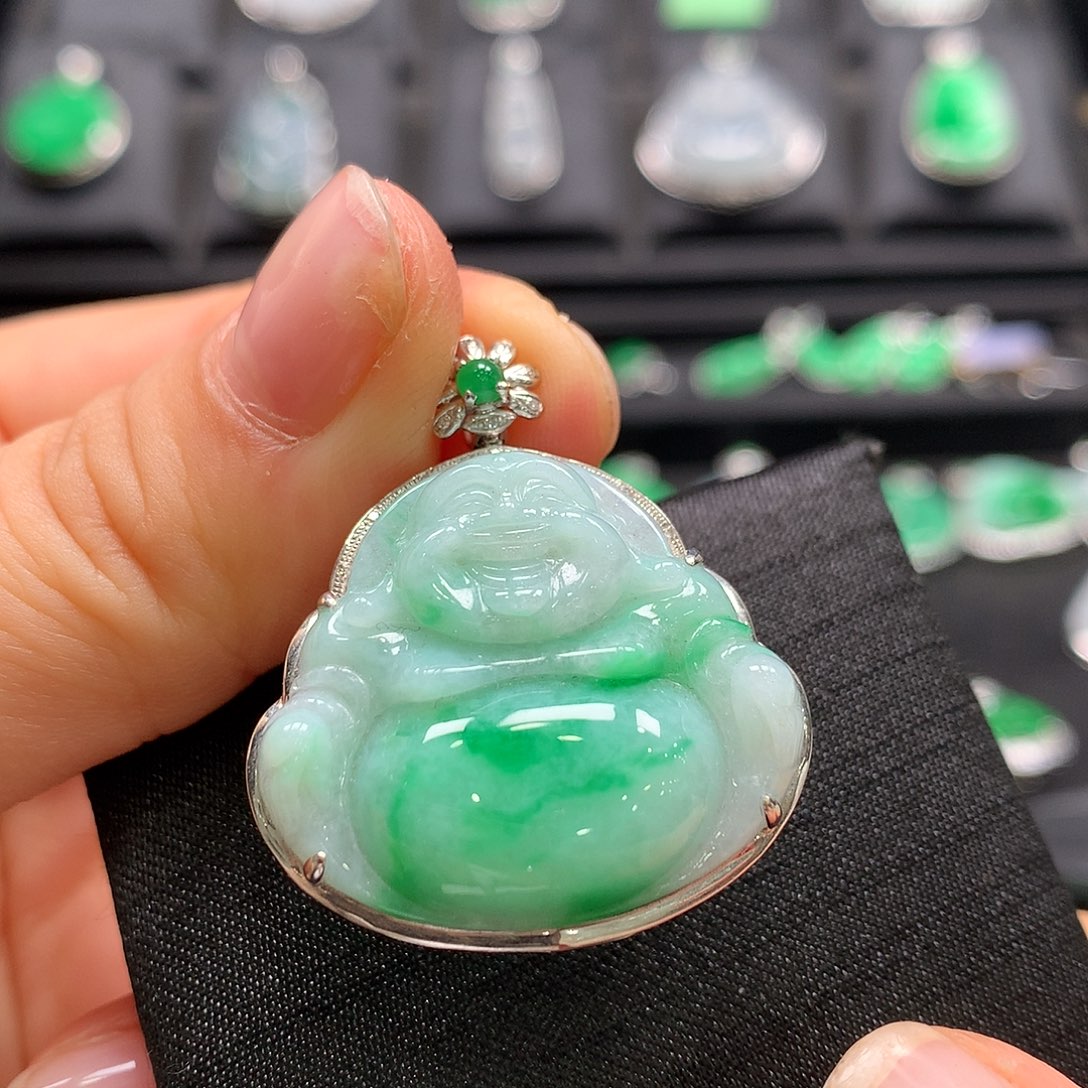 翡翠18K金镶嵌颈饰