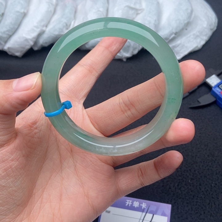 石英质玉（非洲翠）手镯未镶嵌111