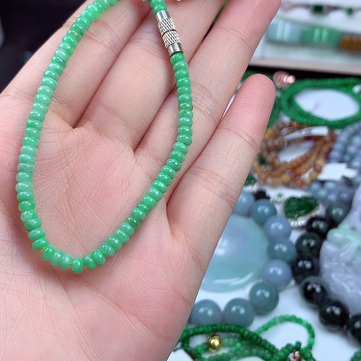 翡翠颈饰未镶嵌手串