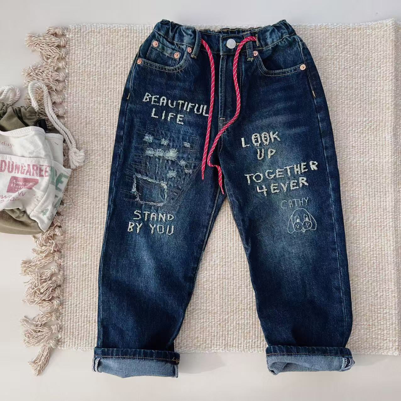 现货2025春夏DD日系儿童小狗美好生活字母刺绣深蓝色牛仔长裤