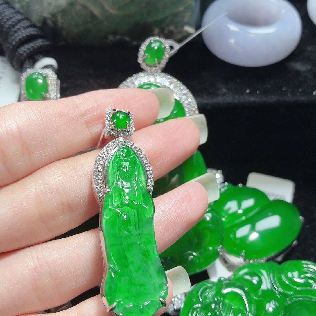 翡翠未镶嵌颈饰11