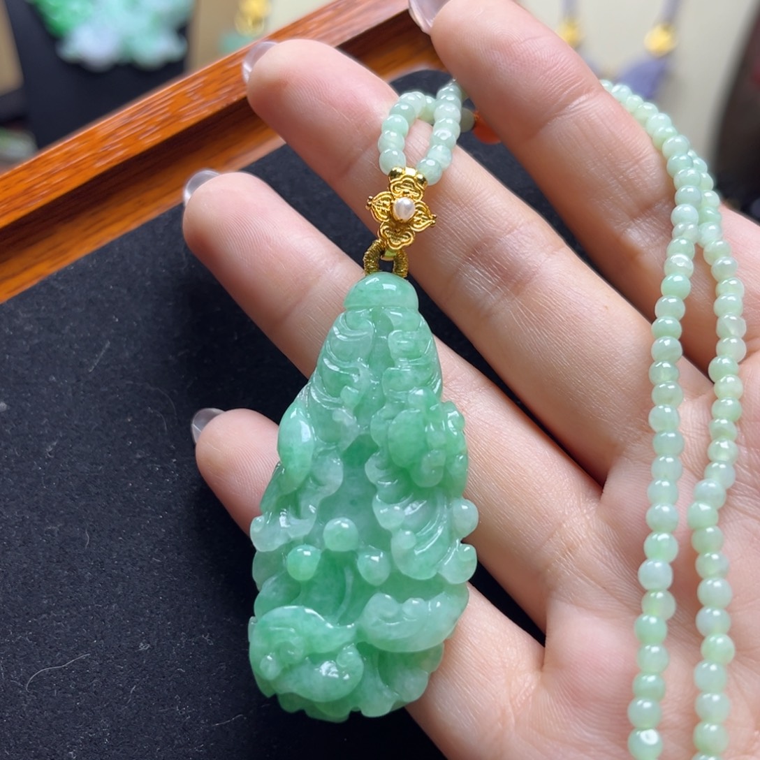 颈饰未镶嵌翡翠百财