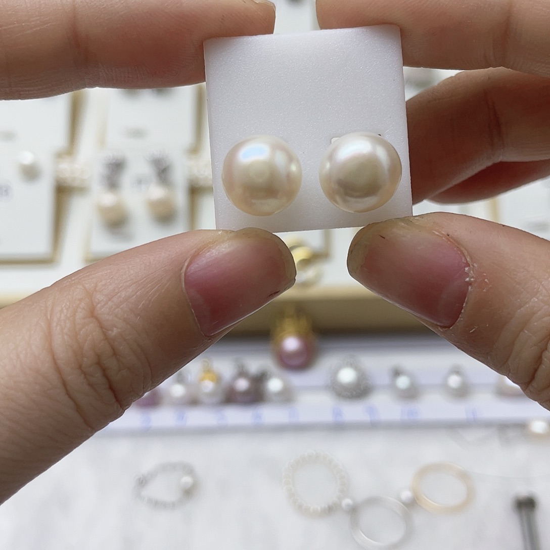 萍****淡水珍珠银S925镶嵌耳饰