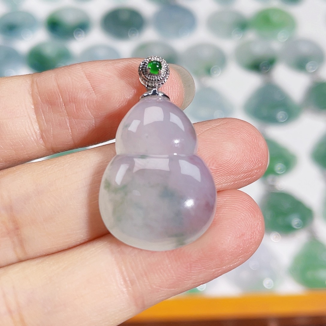 颈饰18K金镶嵌翡翠吊坠