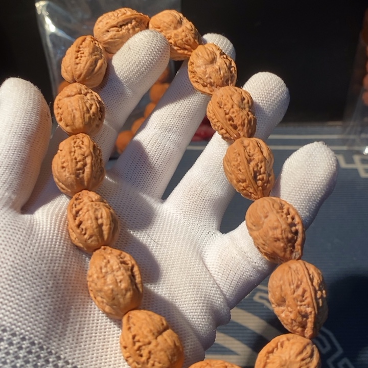 文玩核桃手串……23