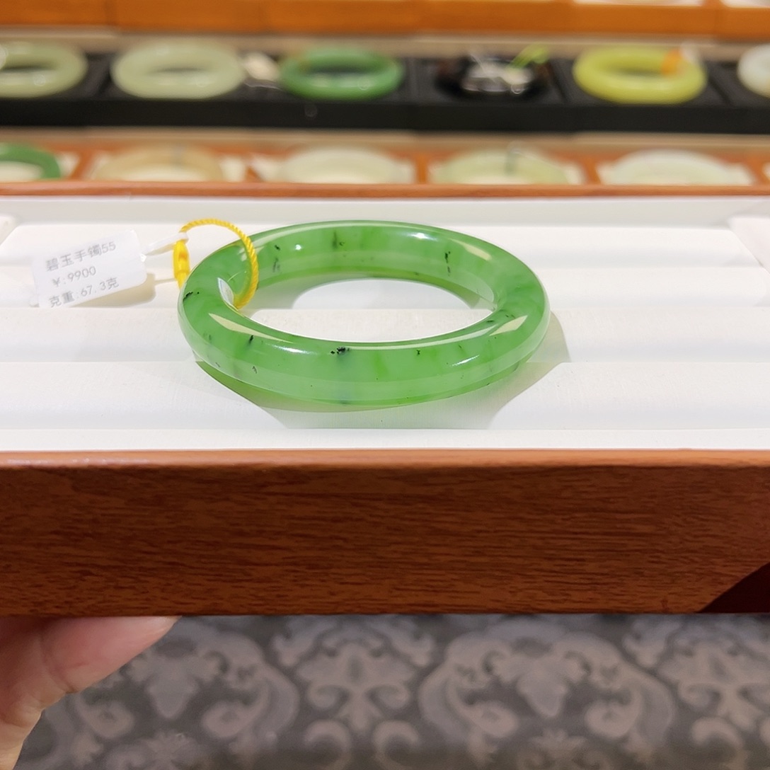 和田玉手镯未镶嵌  【猕猴桃、胖圆】