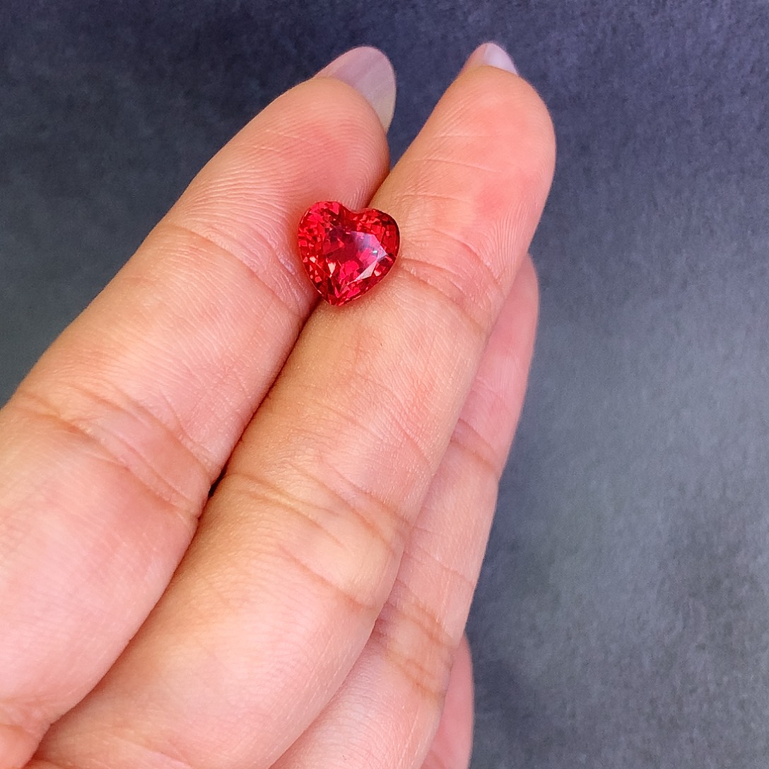 ｉ***ｅ合成（培育）蓝宝石裸石