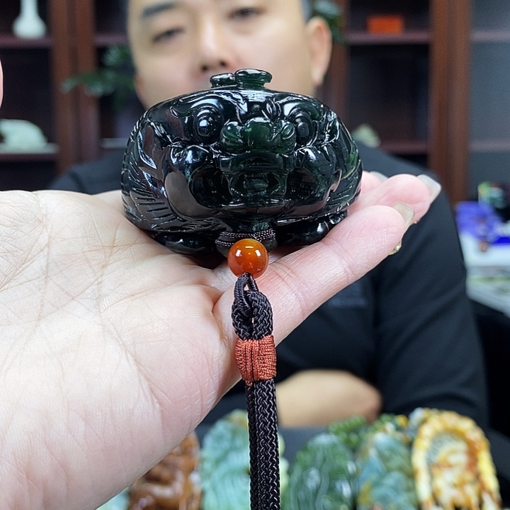 蛇纹石玉吊坠未镶嵌