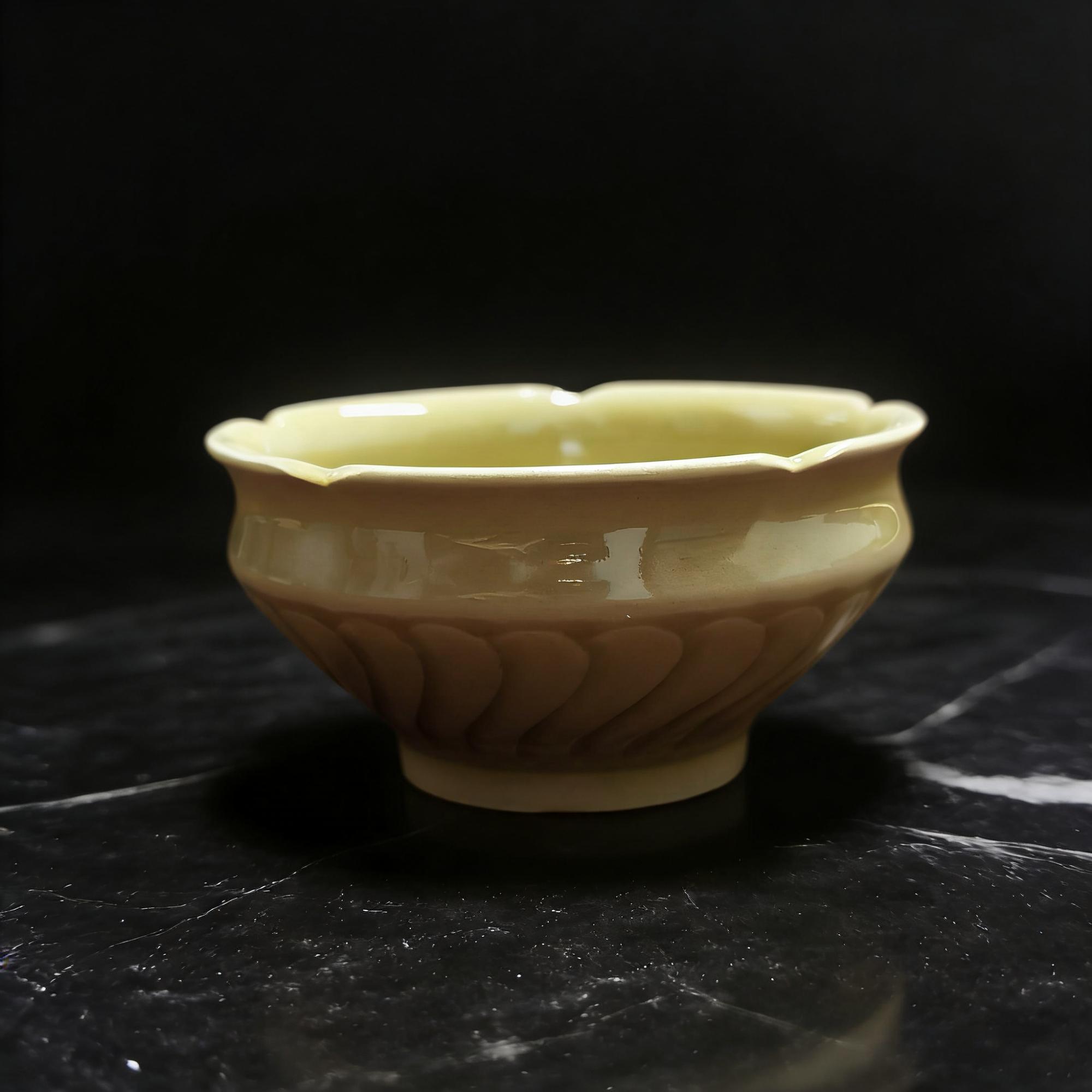 耀州窑芭蕉纹黄釉手工折扣杯陶瓷雕刻