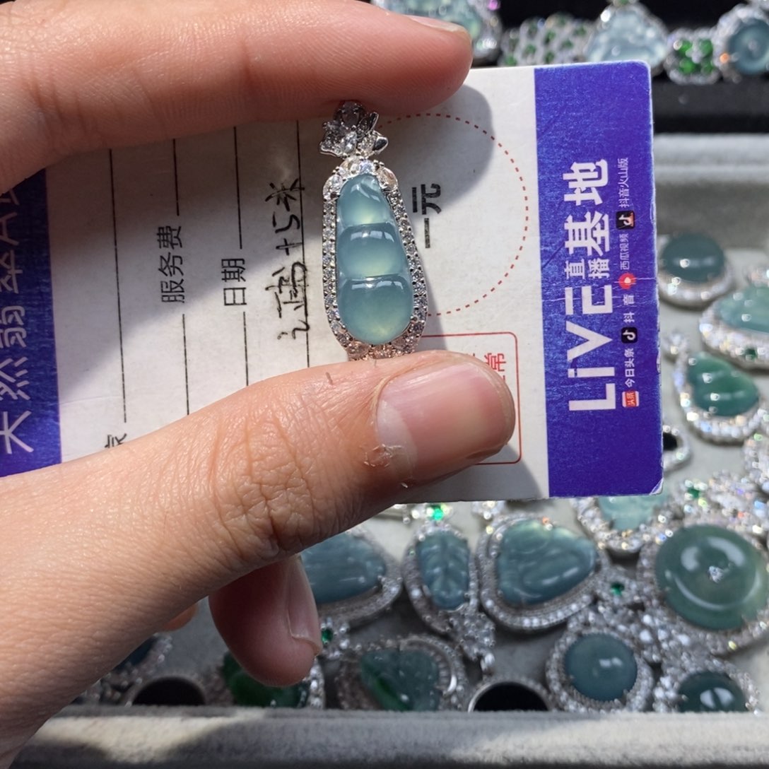 翡翠颈饰未镶嵌翡翠