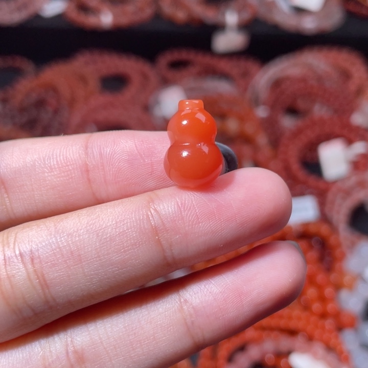 女***活南红玛瑙未镶嵌葫芦2077