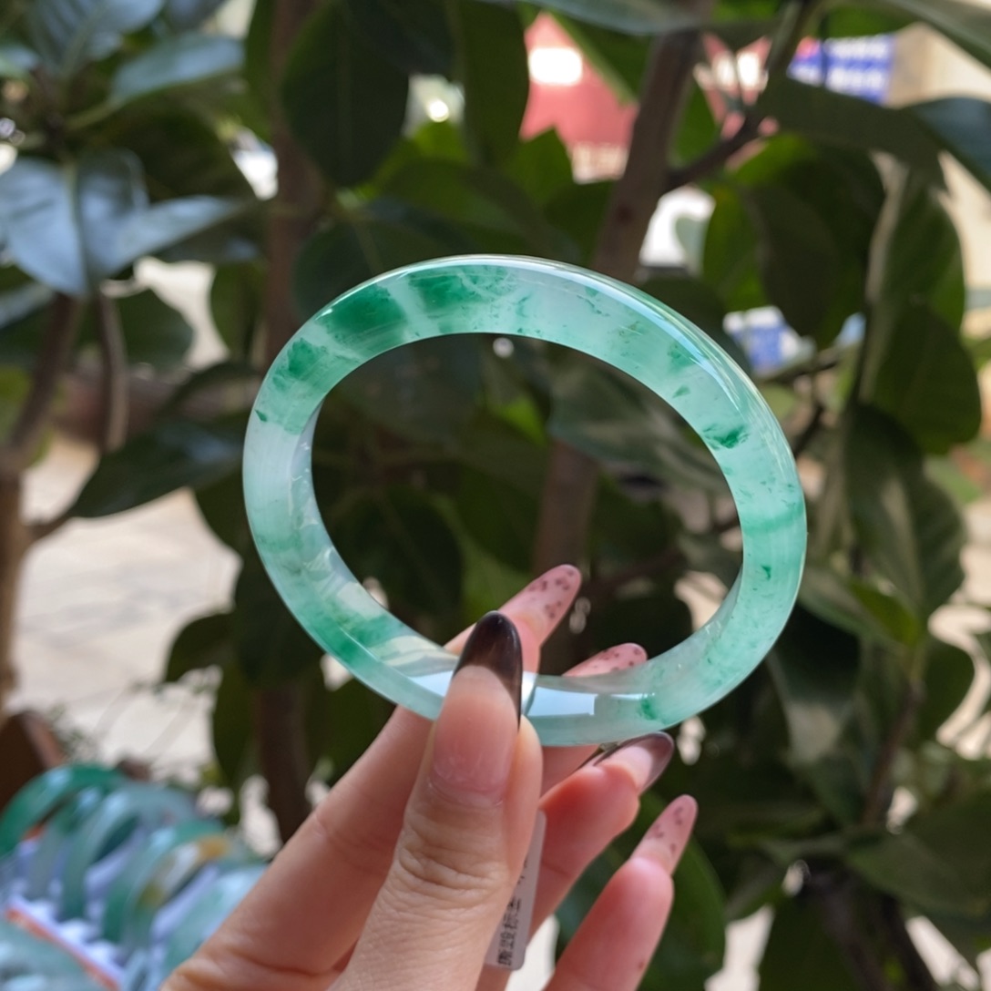 未镶嵌手镯石英岩玉