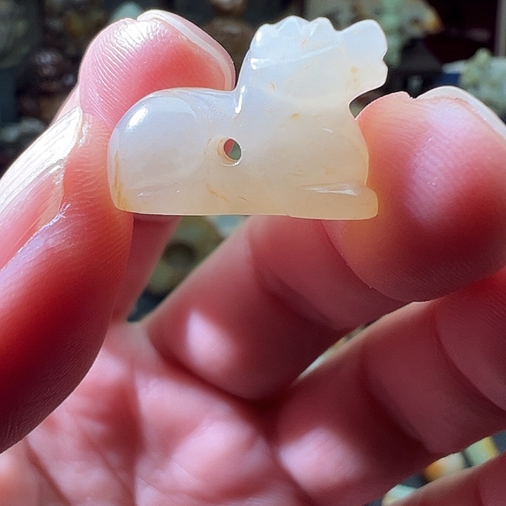 用****和田玉（糖玉）未镶嵌挂件玉器收藏鉴赏辞典