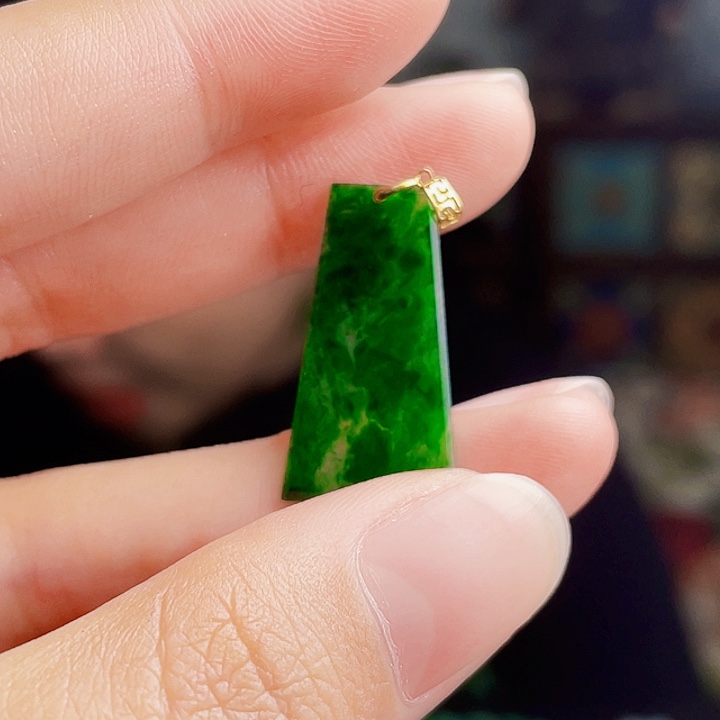 翡翠18K金镶嵌颈饰多样性