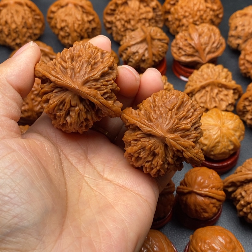 【闪购商品】文玩核桃把件46楼子