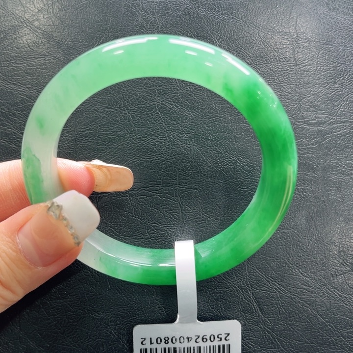 石英质玉（非洲翠）未镶嵌手镯