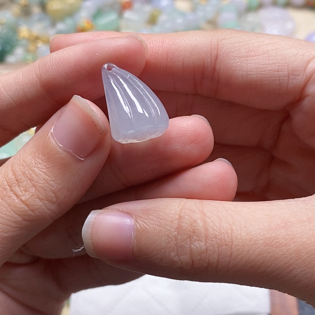 翡翠颈饰未镶嵌柠**酸闪