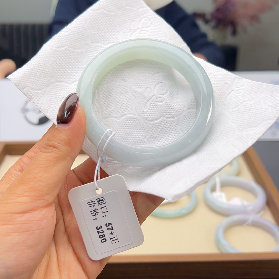 翡翠未镶嵌手镯57圈