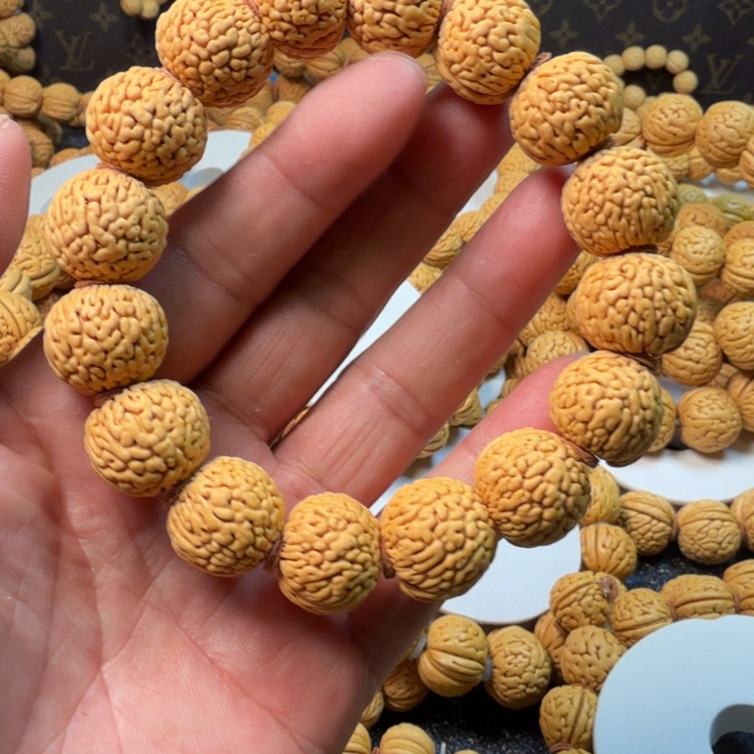 奈***斯吊坠桃核龙鳞凤尾